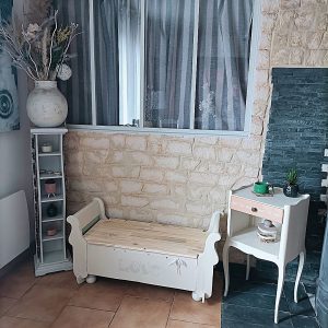 Coffre de rangement enfant issu d'un ancien berceau revisité, stable et fonctionnelle