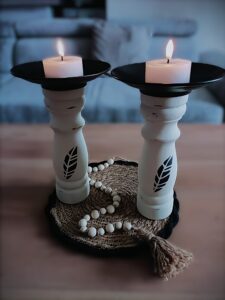 Bougeoirs bois sculpté blanc et noir